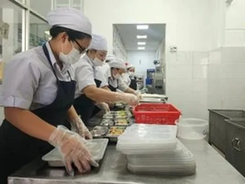 Sở GD&ĐT TPHCM đề nghị siết chặt quản lý đơn vị cung cấp suất ăn cho học sinh