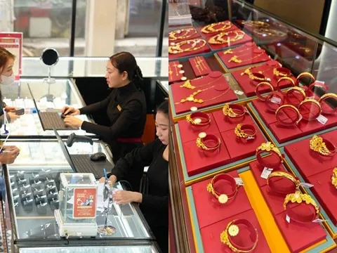 Ở Sài Gòn, người ta đeo vàng kiểu này!