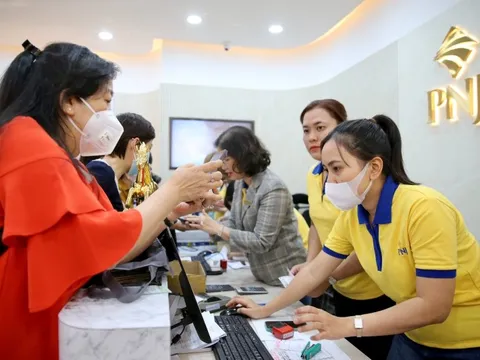 Vàng phá vỡ mốc 190 triệu: Huy Thanh, Bảo Tín Mạnh Hải đua bán vàng mini 0,05 - 0,1 chỉ, PNJ bán 0,39 - 0,79 chỉ, đúc Doraemon, Hello Kitty vào hộp mù