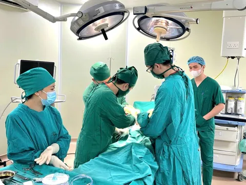 Ca mổ thần tốc 40 phút cứu cụ bà 101 tuổi 0