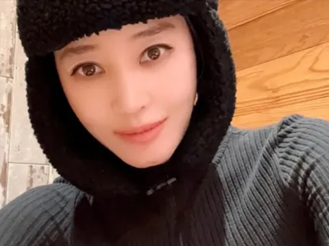 Kim Hye Soo khiến mạng xã hội dậy sóng với nhan sắc không tuổi