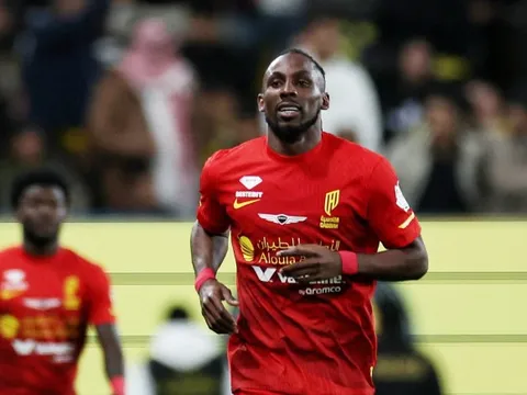 Tiền đạo vô danh thăng hoa, đẩy Ronaldo xuống dưới BXH ghi bàn