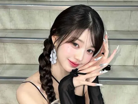 Sự thật chuyện Jang Wonyoung (IVE) bị tố đến muộn sự kiện