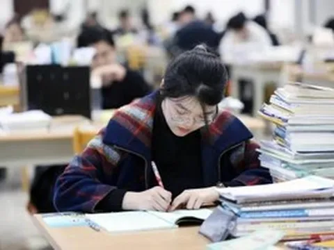 Trung Quốc: Một tỉnh bỏ thi chuyển cấp