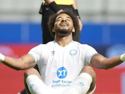 Xuân Son lập cú đúp