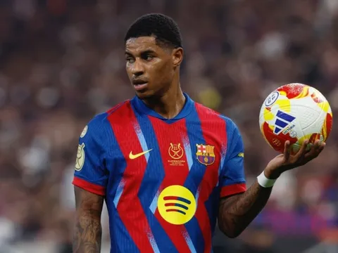 Carrick muốn giữ Rashford, Barca không buông