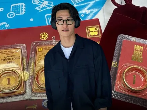 Mang 9 chỉ vàng về cho mẹ, chàng trai tiết lộ: 1 nơi mua vàng “không cần xếp hàng”