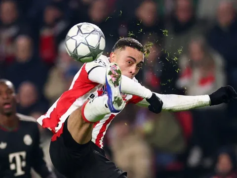 PSV vùi dập Feyenoord, bỏ xa 17 điểm trên đỉnh bảng