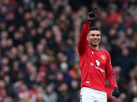 Ai nói Casemiro hết thời?