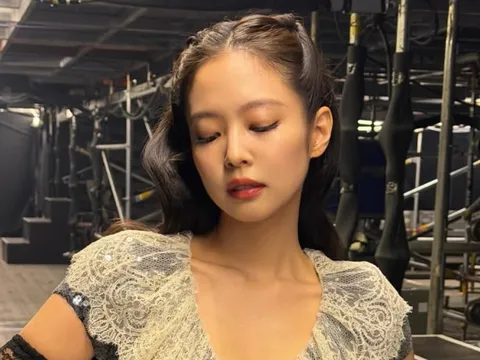 Jennie (BLACKPINK) tung loạt ảnh tạm biệt khán giả