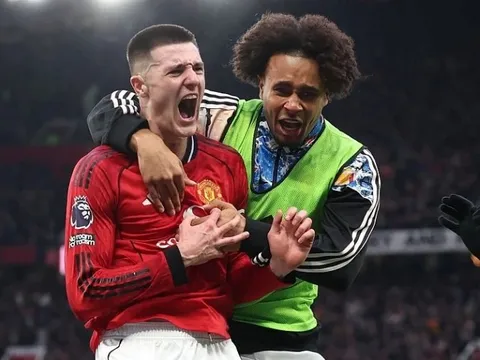 Sesko tỏa sáng ở phút bù giờ, đưa MU trở lại top 4