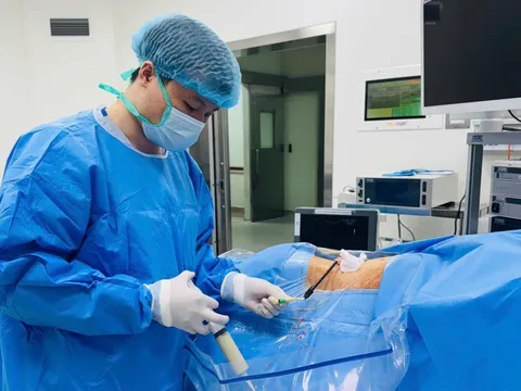 Chuyến bay đêm đưa người đàn ông nguy kịch về nước mổ thận giành sự sống 0