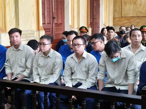 Xét xử nhiều chủ doanh nghiệp cấu kết với cán bộ hải quan để buôn lậu