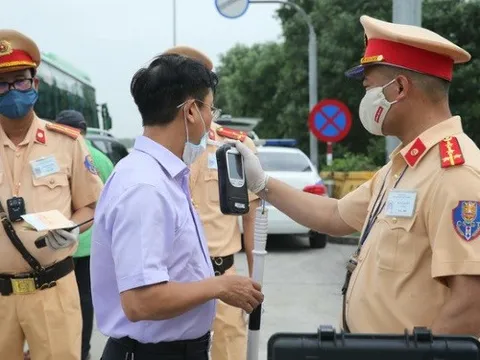 Cảnh sát giao thông đồng loạt kiểm tra nồng độ cồn từ mùng 1 Tết
