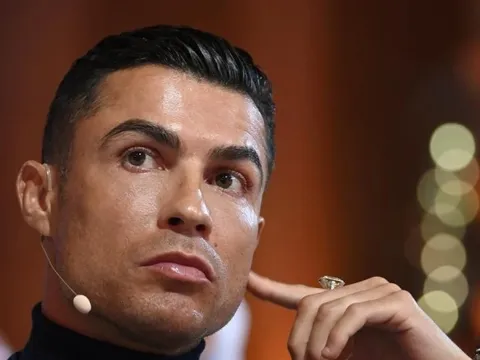 Ronaldo chọc giận giới chủ Saudi Arabia