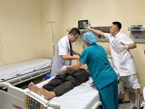 Vỡ bể thận vẫn xin dùng thuốc cầm cự, bác sĩ cảnh báo tâm lý 'để qua Tết' 0