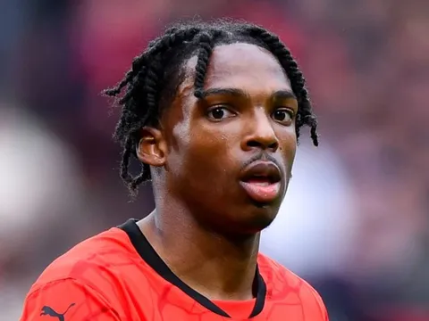 Dugarry chỉ trích Liverpool 'mất trí' vì vụ Jacquet