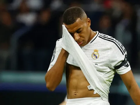 HLV tuyển Pháp bảo vệ Mbappe