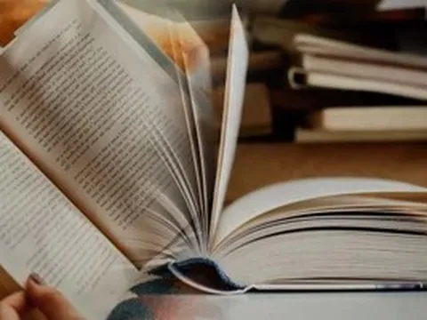 Khám phá lịch sử từ chuyện họ - tên