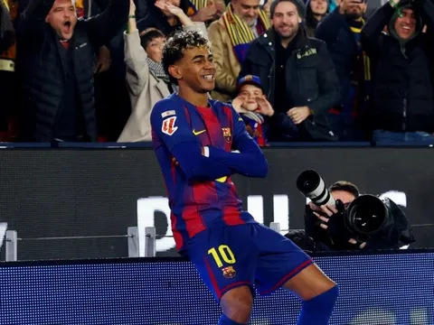 Cú đặt lòng vô giá của Yamal