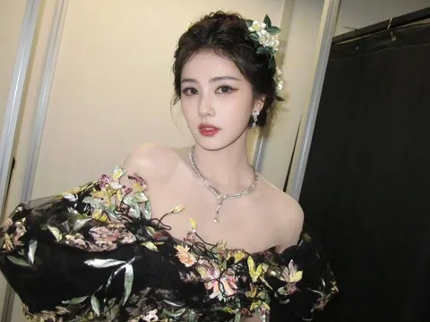 Bạch Lộc công khai làm một việc khiến đồng nghiệp khác giới ngại đỏ mặt