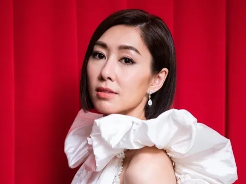 Hồ Định Hân rời khỏi TVB sau 22 năm