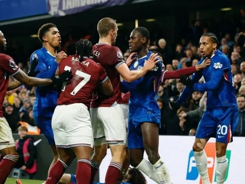 FA điều tra Chelsea vụ xô xát
