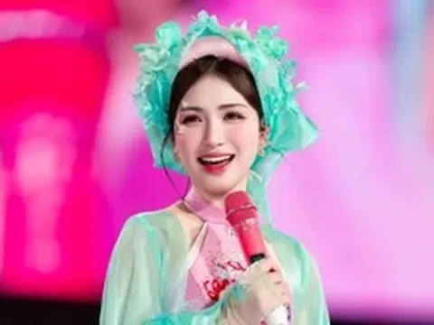 Hòa Minzy góp 400 triệu đồng xây cầu cho người dân Điện Biên