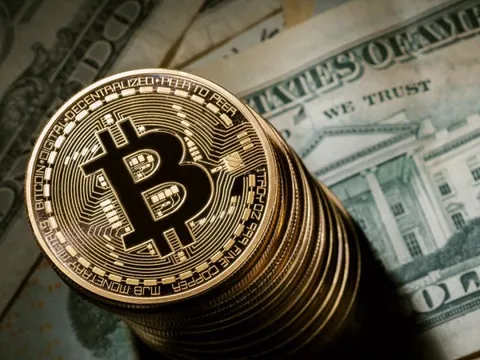 Bitcoin lao dốc hơn 50%, chuyên gia cảnh báo chưa có đáy rõ ràng trước làn sóng bán tháo
