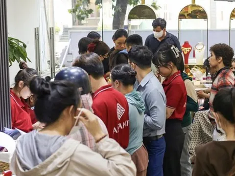 Rút tiền tiết kiệm mua bạc, người đàn ông ở TPHCM lỗ hơn 200 triệu đồng chỉ trong 1 tuần