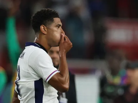 Bellingham nhận cảnh báo