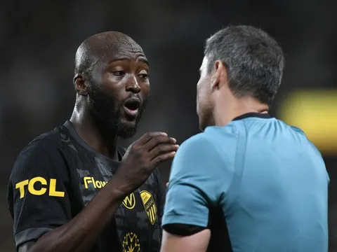 Sao Bồ Đào Nha tố trọng tài thiên vị Al Nassr