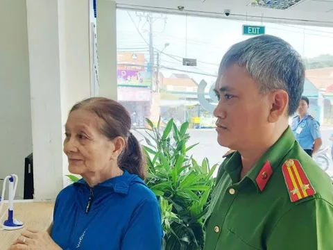 Cụ bà ‘hốt hoảng’ khi nhận 2 tỷ đồng từ tài khoản lạ