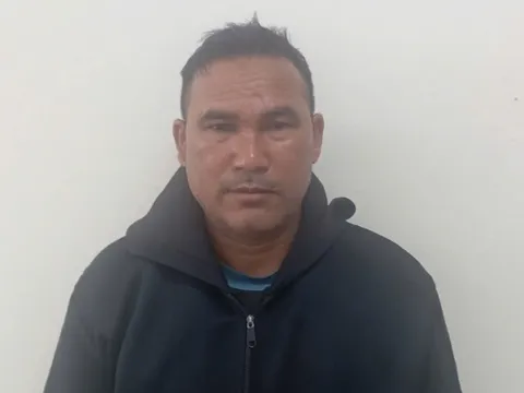 Khởi tố đối tượng dùng xăng đốt vợ và cháu vợ