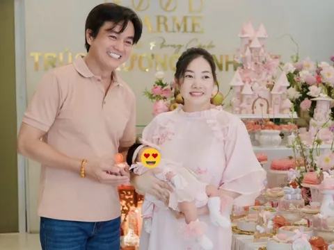 Vợ chồng Cao Minh Đạt bày tiệc đầy tháng hoành tráng cho ái nữ