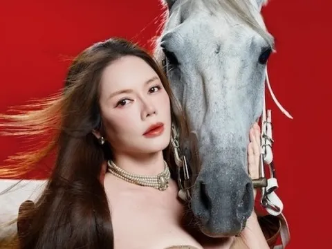 Lý Nhã Kỳ tỏa sáng trong bộ ảnh Tết tại biệt thự riêng