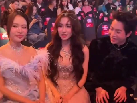 Phương Mỹ Chi cười tươi rói khi gặp Hòa Minzy, mang thêm 'bảo bối' giống hệt đối phương