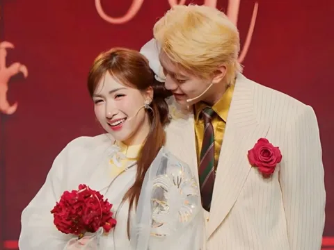 Hòa Minzy làm 'đám cưới' ngay trên sân khấu