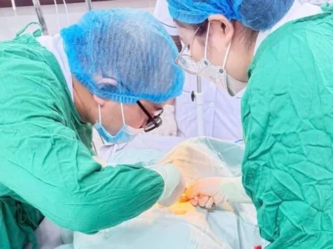 10 phút thần tốc giành sự sống cho cụ ông bị ngừng tuần hoàn 0