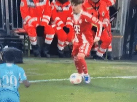 Pha xử lý lỗi của thần đồng Bayern Munich