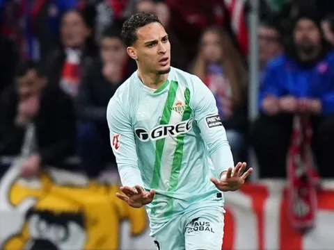 Antony tạo siêu phẩm