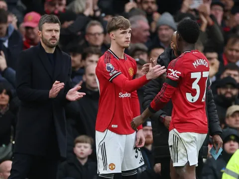 Carrick dặn gì Tyler Fletcher trong ngày ra mắt MU trước Tottenham