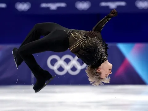 VĐV gây chấn động Olympic với cú nhảy bị cấm 50 năm