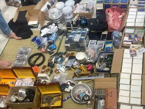 Triệt phá 2 điểm mua bán số lượng lớn thiết bị phục vụ đánh bạc bịp