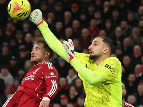 Khoảnh khắc lạ ở Anfield