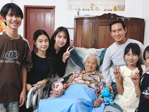 Vợ chồng Lý Hải đưa 4 con về quê thăm bà nội hơn 100 tuổi