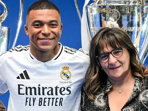 Mbappe trả lương 'khủng' cho mẹ