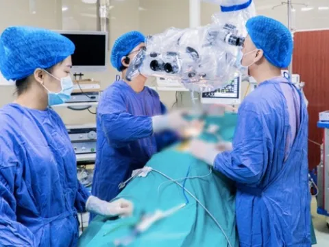 Người nhà bệnh nhân đòi chuyển viện vì bác sĩ mổ 'không phải giáo sư' 0