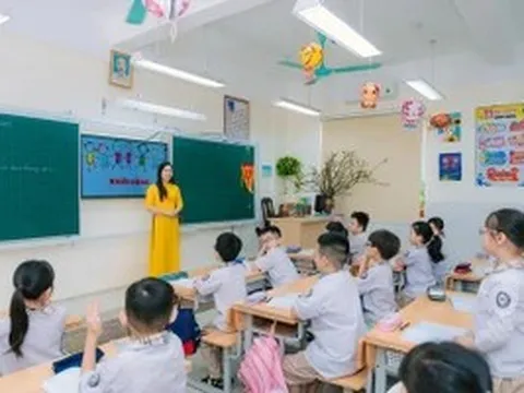 Chuyển đổi từ giáo viên THCS hạng II sang giáo viên tiểu học có ảnh hưởng quyền lợi?