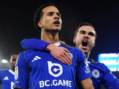 Trận đấu điên rồ của Leicester City